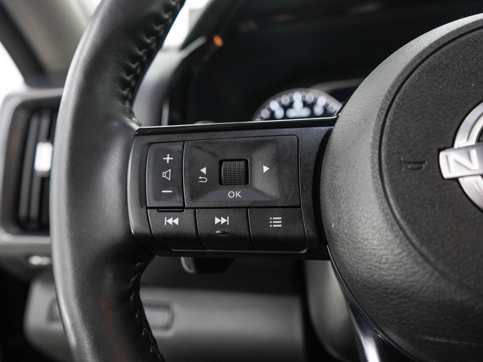 Used 2024 Nissan Pathfinder SL w/ SL Premium Package AWD/4WD image 27