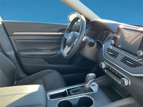 Used 2022 Nissan Altima 2.5 SV image 14