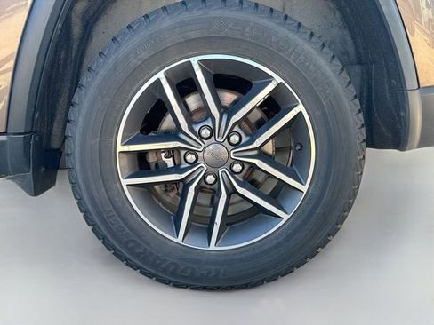 Used 2019 Jeep Grand Cherokee Limited image 33