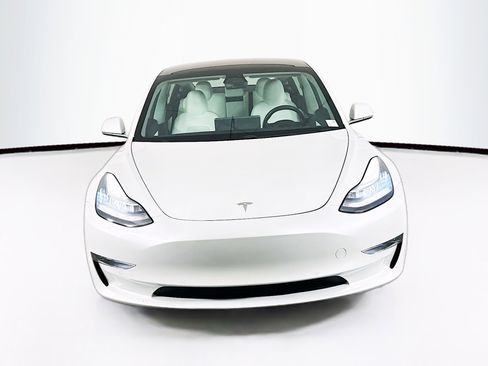 Used 2018 Tesla Model 3 Long Range AWD/4WD image 2
