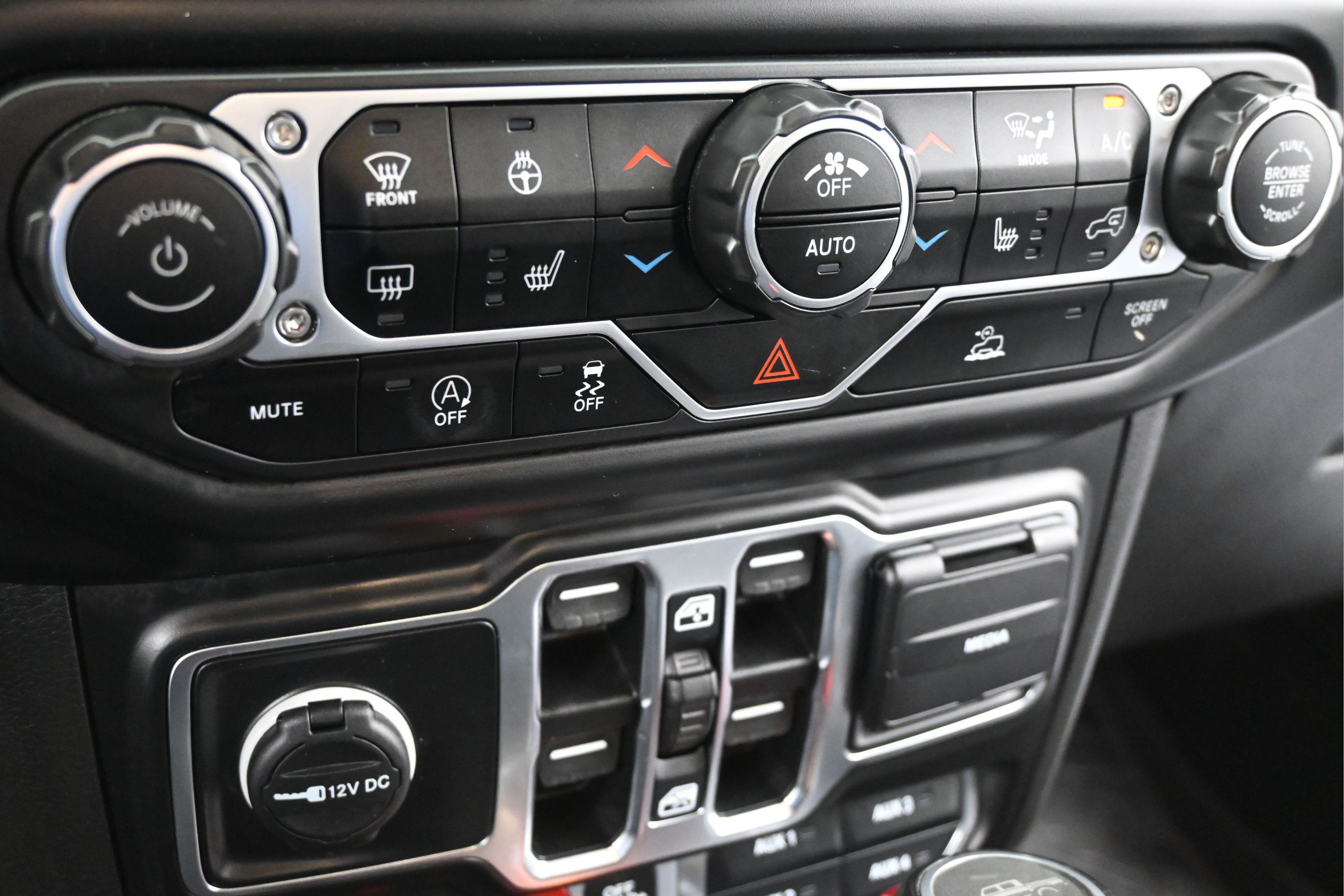 Used 2023 Jeep Gladiator Rubicon w/ LED Lighting Group AWD/4WD image 19