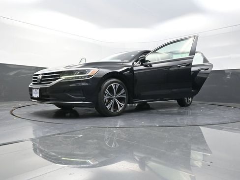 Used 2022 Volkswagen Passat 2.0T SE image 32