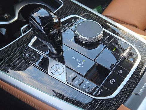 Used 2022 BMW X7 xDrive40i w/ M Sport Package image 43