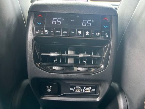 Used 2023 Jeep Grand Cherokee Summit AWD/4WD image 15