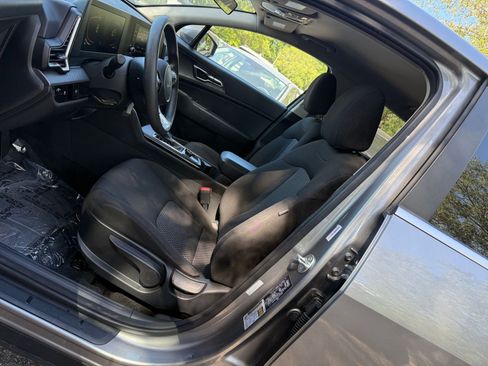 Used 2025 Kia Sportage LX FWD image 25