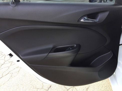 Used 2017 Chevrolet Cruze LS FWD image 13