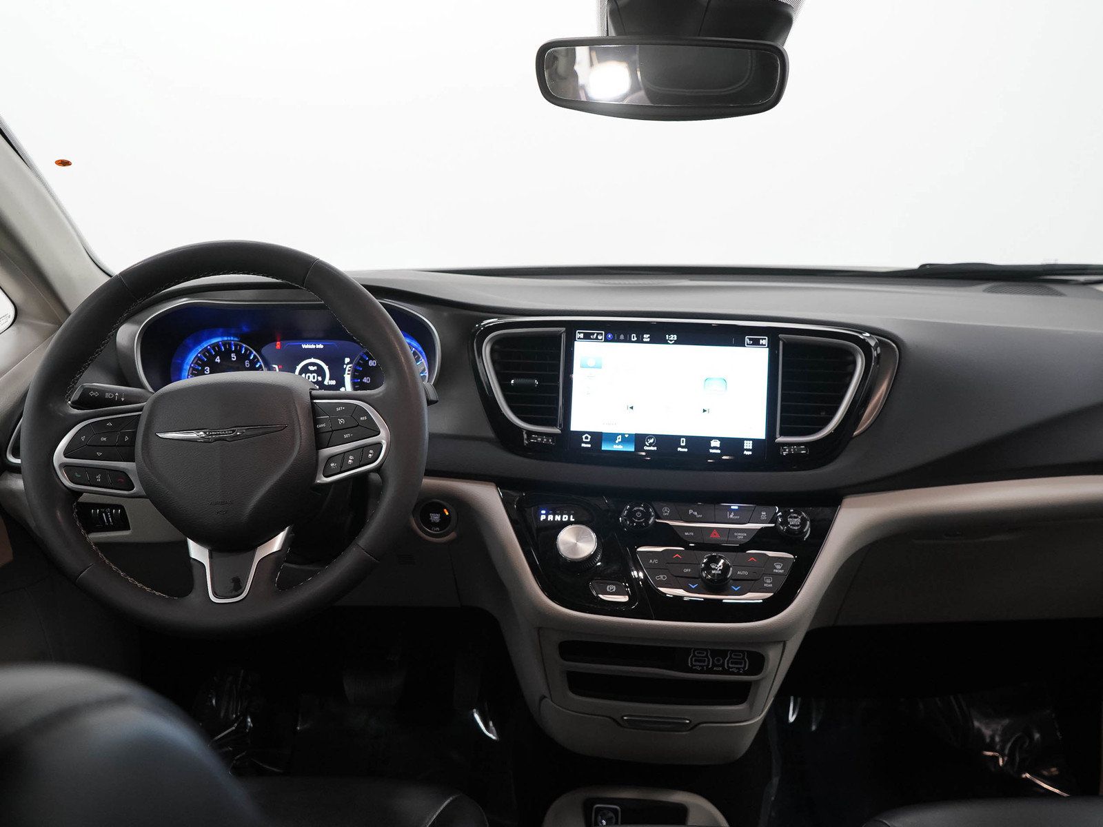 Used 2023 Chrysler Pacifica Touring-L FWD image 20
