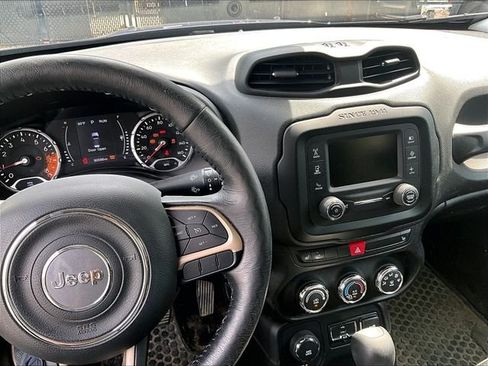 Used 2017 Jeep Renegade Latitude w/ Cold Weather Group AWD/4WD image 8