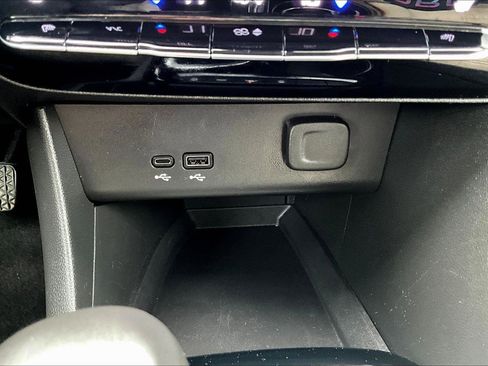 Certified 2024 Buick Encore GX Avenir image 32