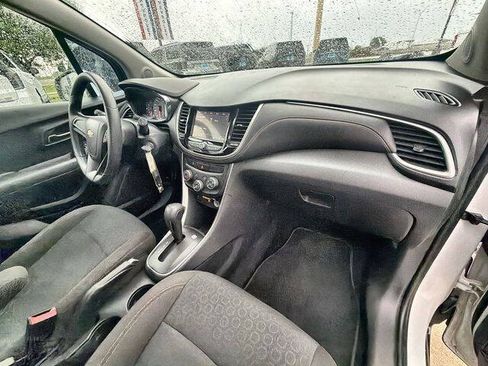 Used 2018 Chevrolet Trax LS FWD image 27