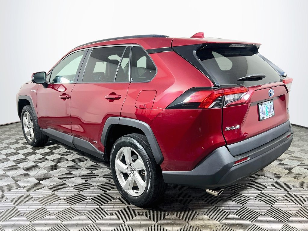 Certified 2021 Toyota RAV4 XLE Premium AWD/4WD image 5