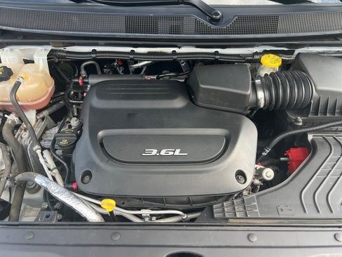 Used 2018 Chrysler Pacifica Touring-L FWD image 20