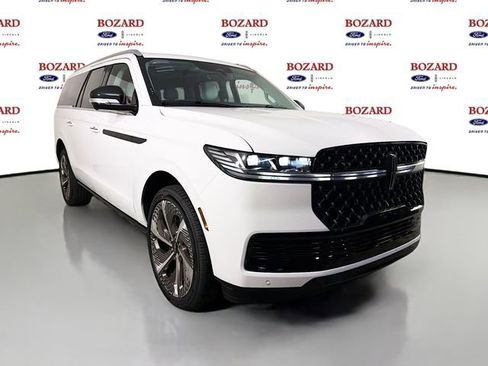 New 2026 Lincoln Navigator L Black Label AWD/4WD image 1