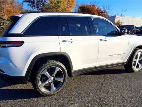 Certified 2023 Jeep Grand Cherokee Limited w/ Trailer Tow Prep Group (B) image 8