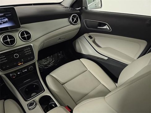 Used 2016 Mercedes-Benz GLA 250 GLA 250 image 23