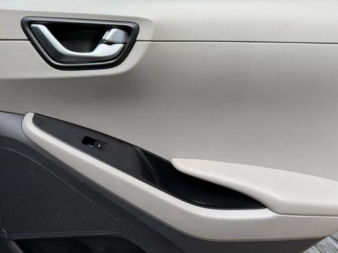 Used 2017 Hyundai Ioniq Limited FWD image 13