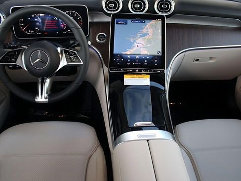 Used 2026 Mercedes-Benz GLC 300 image 16