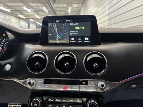 Used 2018 Kia Stinger GT2 image 17