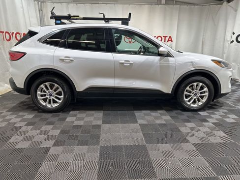 Used 2021 Ford Escape SE image 10