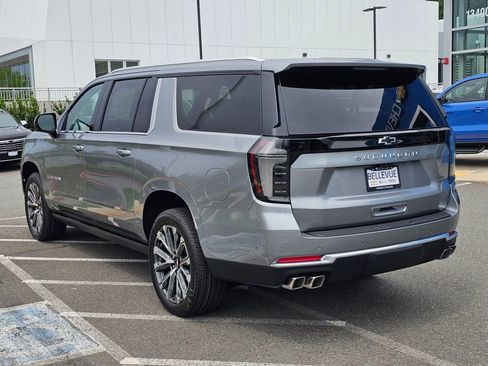 New 2026 Chevrolet Suburban High Country AWD/4WD image 3