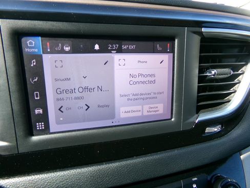 Used 2022 Chrysler Voyager LX FWD image 17