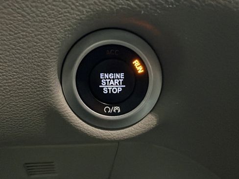 Used 2024 Chrysler Pacifica Touring-L FWD image 21