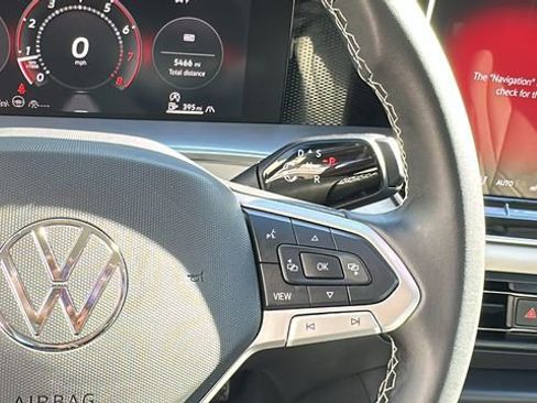 Used 2025 Volkswagen Tiguan SE AWD/4WD image 15