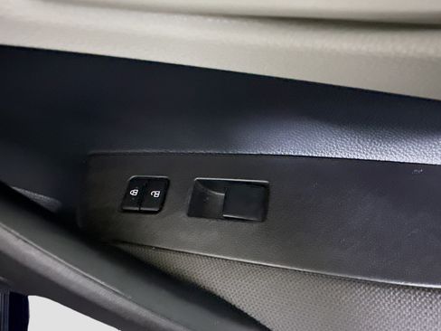 Used 2025 Toyota Corolla LE FWD image 30