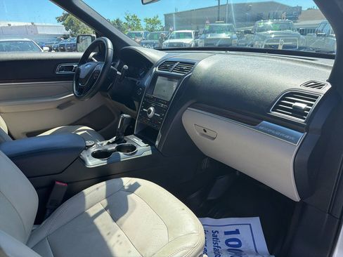 Used 2018 Ford Explorer Limited AWD/4WD image 40