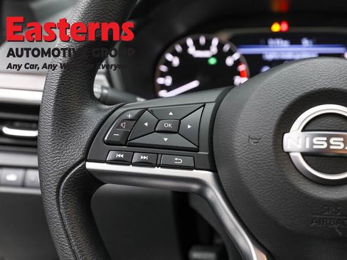 Used 2024 Nissan Altima 2.5 SV image 15