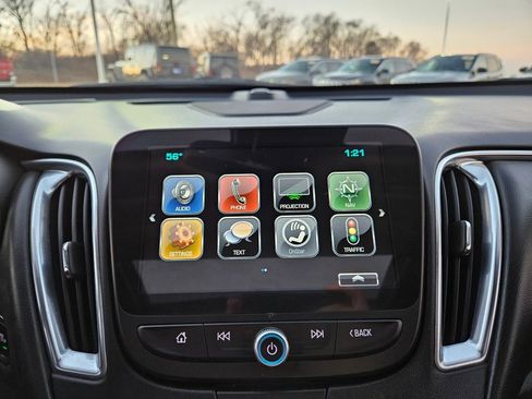 Used 2018 Chevrolet Malibu Premier image 12