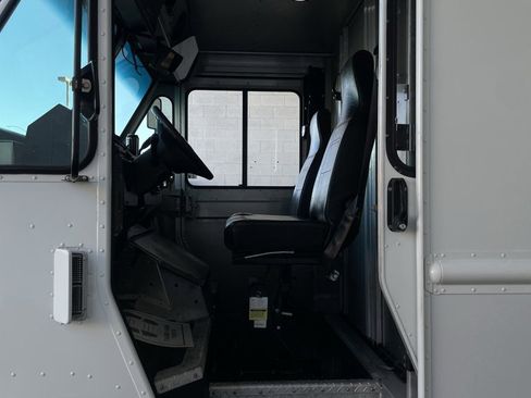 Used 2017 Ford E-350 and Econoline 350 Super Duty w/ A/C Prep Package image 26