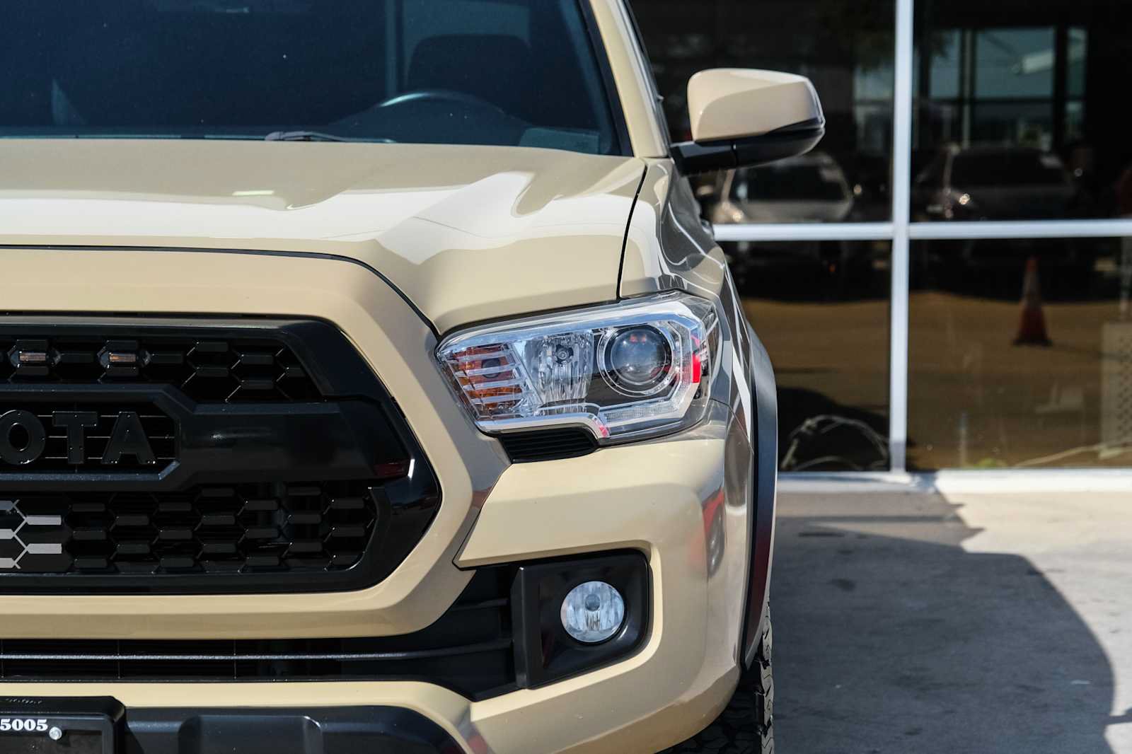 Used 2019 Toyota Tacoma TRD Off-Road AWD/4WD image 4