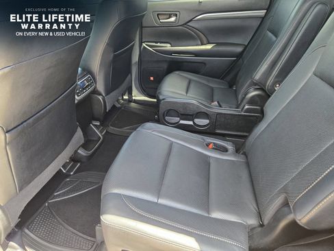 Used 2017 Toyota Highlander Limited AWD/4WD image 29