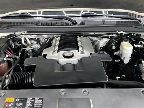 Used 2015 Cadillac Escalade Luxury image 33