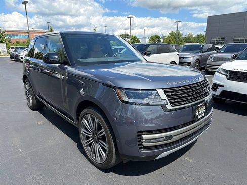 Used 2025 Land Rover Range Rover SE AWD/4WD image 6