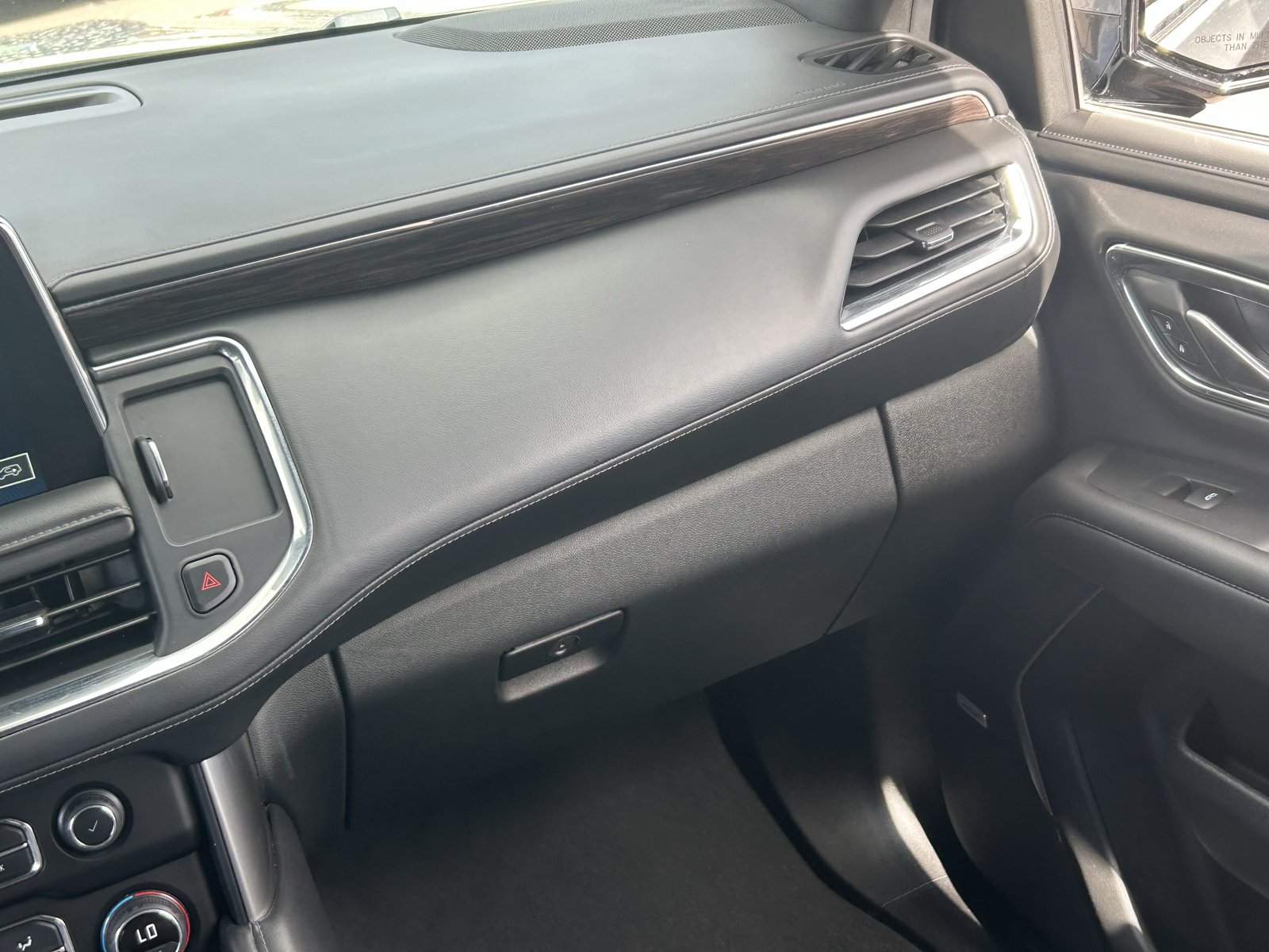 Used 2024 Chevrolet Suburban LT RWD image 19