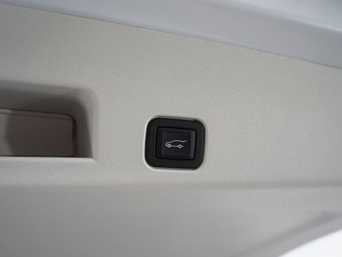 Used 2025 Buick Enclave Avenir image 13