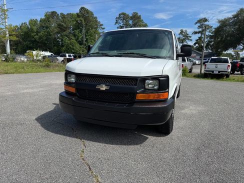 Used 2016 Chevrolet Express 2500 RWD image 27