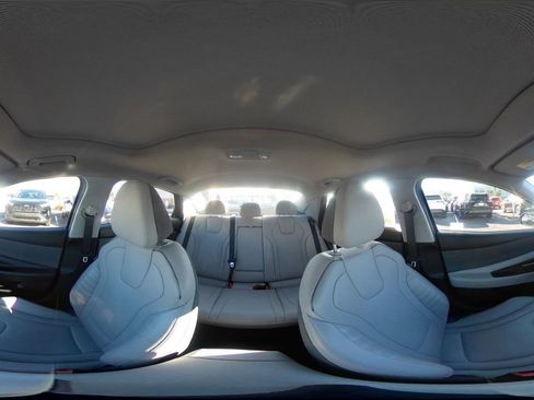 Used 2025 Hyundai Elantra Limited image 43