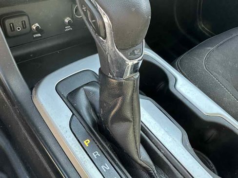 Used 2022 Chevrolet Colorado LT w/ Fleet Safety Package image 16