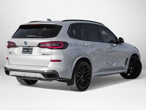 Used 2021 BMW X5 M50i image 6