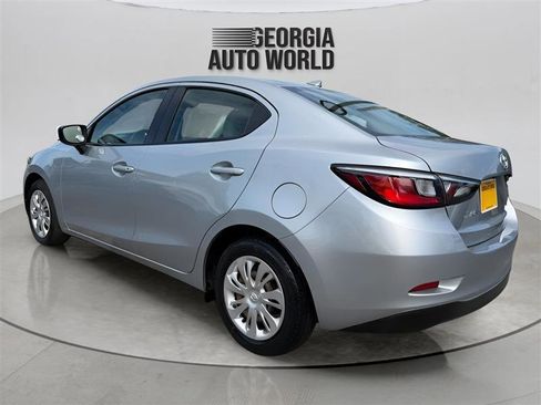 Used 2020 Toyota Yaris L FWD image 9