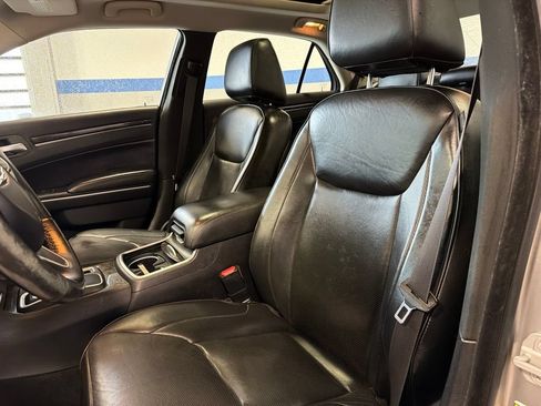 Used 2018 Chrysler 300 Limited AWD/4WD image 23