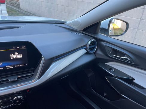 Used 2025 Chevrolet Trax LT image 34