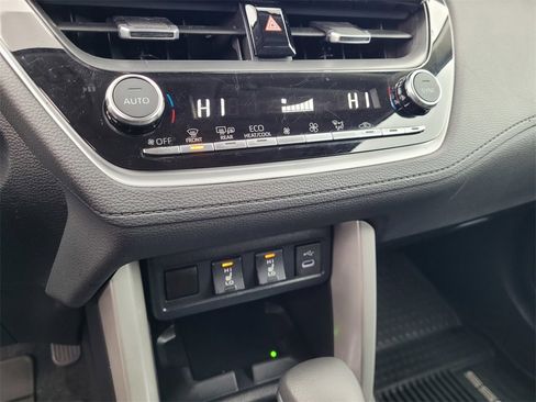 Certified 2025 Toyota Corolla Cross XLE image 17