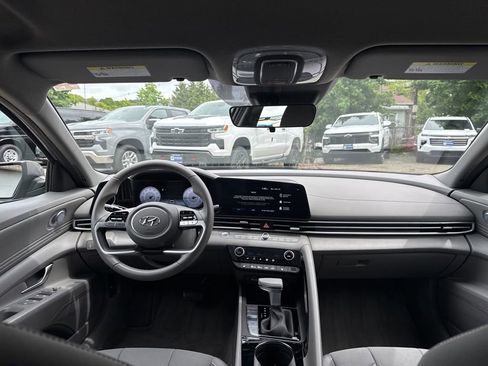 Used 2023 Hyundai Elantra SEL w/ Convenience Package FWD image 23