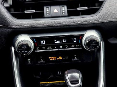 Used 2019 Toyota RAV4 Limited image 19