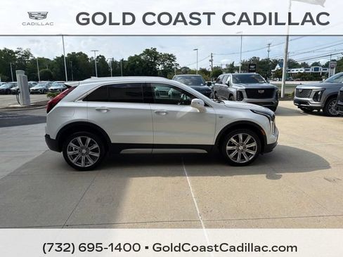 Used 2021 Cadillac XT4 Premium Luxury w/ Cold Weather Package FWD image 4