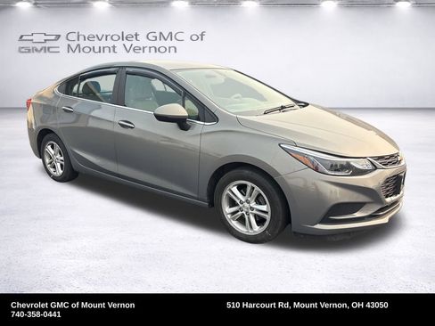 Used 2017 Chevrolet Cruze LT w/ Convenience Package FWD image 9